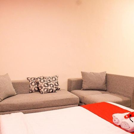 D'Shario Hotel Kepanjen Malang Exterior photo