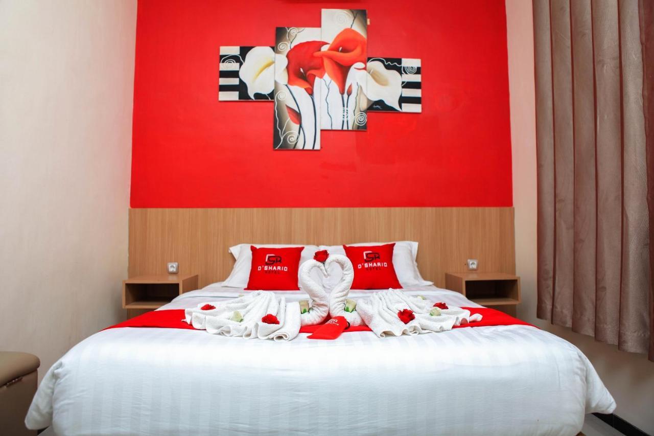 D'Shario Hotel Kepanjen Malang Exterior photo