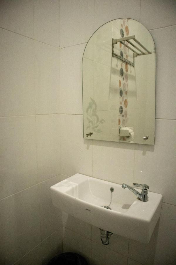 D'Shario Hotel Kepanjen Malang Exterior photo