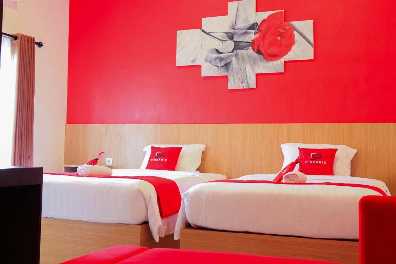 D'Shario Hotel Kepanjen Malang Exterior photo
